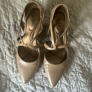 Women’s Life Stride Nude Heels 9M